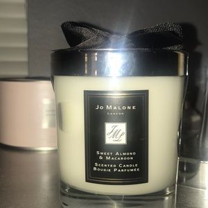 Jo Malone London Sweet Almond and Macaroon candle